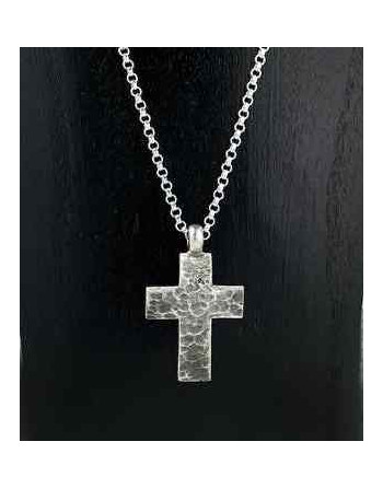 Collier pendentif croix martelée