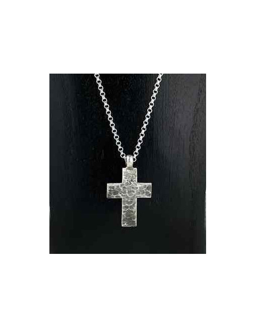 Collier pendentif croix martelée Collier pendentif croix martelée