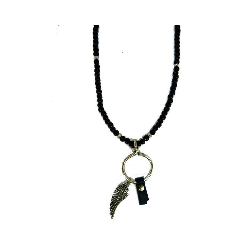 Collier de perles noir