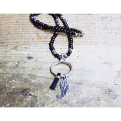 Collier de perles noir
