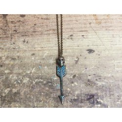 Necklace skull and arrow pendant