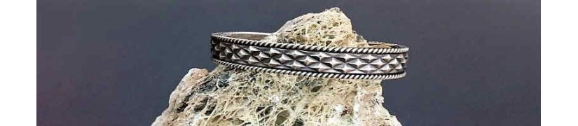 Las mejores brazaletes y esclavas de plata para hombre